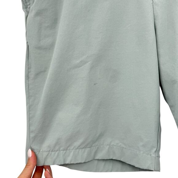 Vineyard Vines On the Go 9" Performance Sage Gray Outdoor Preppy Dad Shorts - Picture 6 of 10